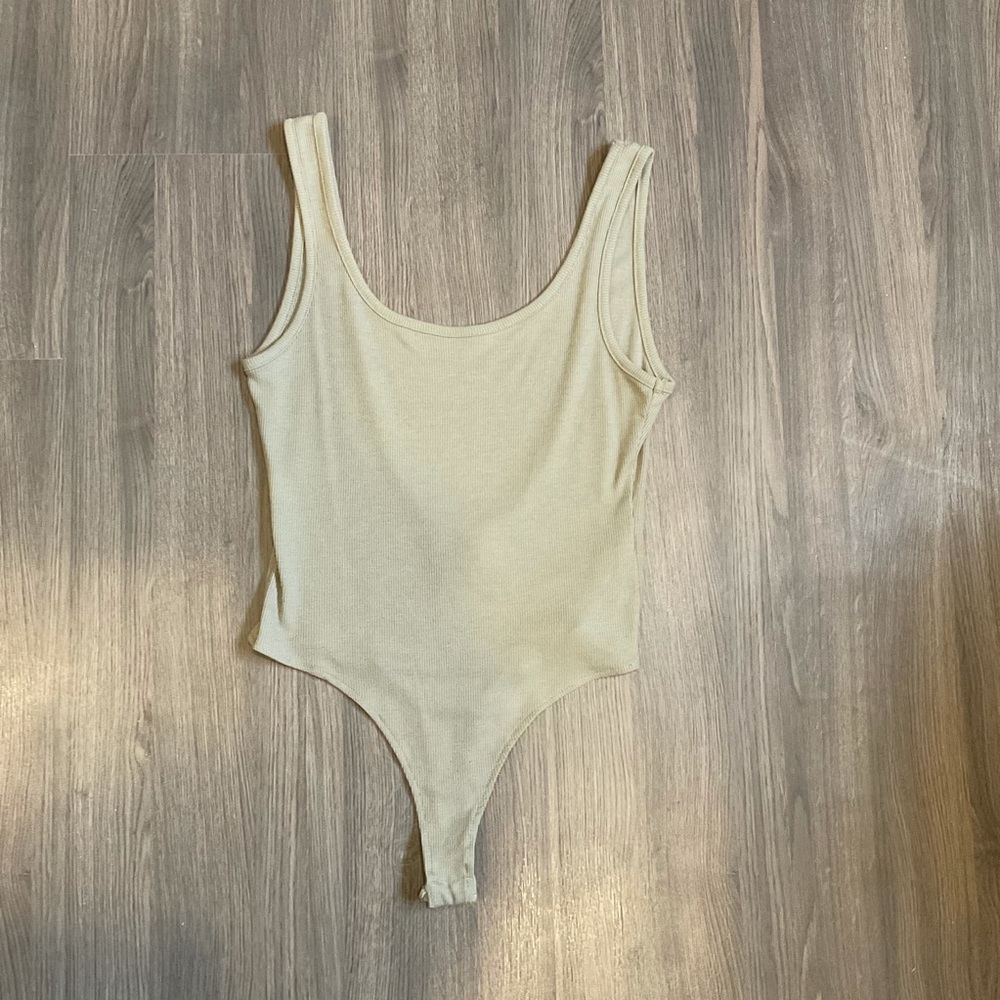 Open Back Ribbed Bodysuit - Picture 2 of 4